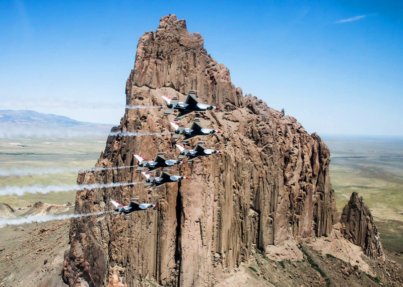 Illustration for article titled Look At These Striking Images Of The Thunderbirds Soaring Over Telluride
